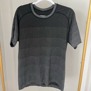 Black and grey lululemon men’s tee shirt size large